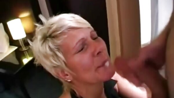 Fesselnde Blondine bei MMF-Dreier brutal sex filme kostenlos gefickt