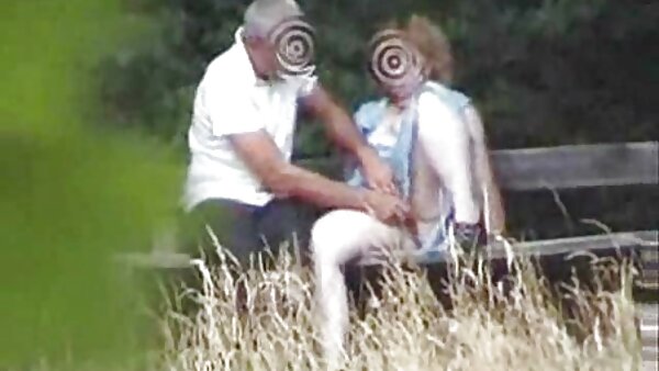 Die brünette Hure Madison Ivy macht im Café kostenlose sex und pornofilme die Beine breit