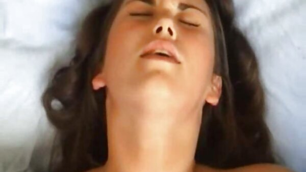 Die lockige Brünette geile sexfilme Sofia Moon bekommt nach einem dampfenden Fotzenfick eine Gesichtsbehandlung