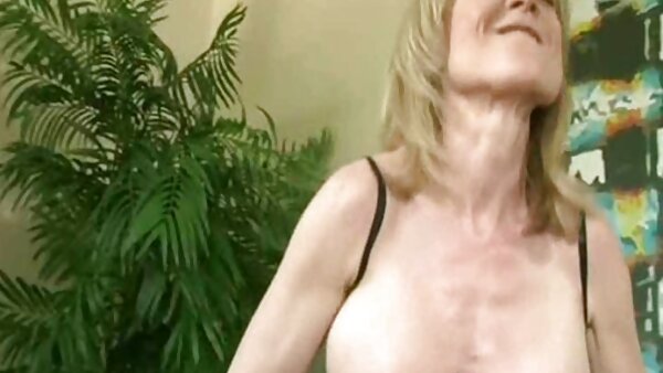 Die Huren-Blondine Kenzie Reeves kostenfreie sexfilme wird von einem heißblütigen älteren Mann gefickt