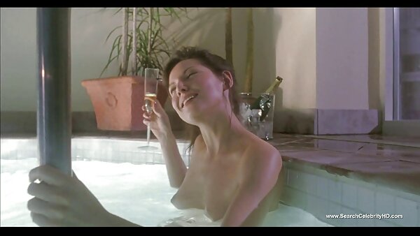Eifrige, aber nicht hübsche Amateur-Nymphomanin lutscht im Badezimmer einen kostenlose deutsche sexfilme steifen Schwanz