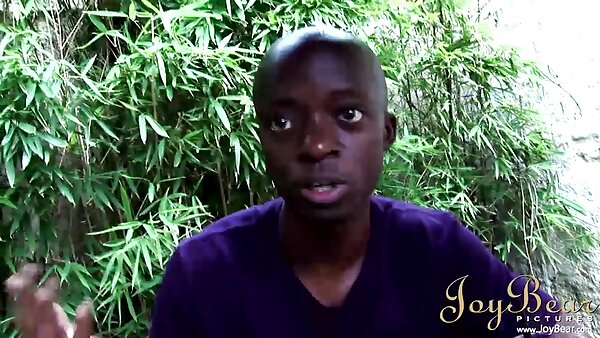 Die strahlende Emo Nikki Grind beglückt einen steifen schwarzen sexfilm free Schwanz